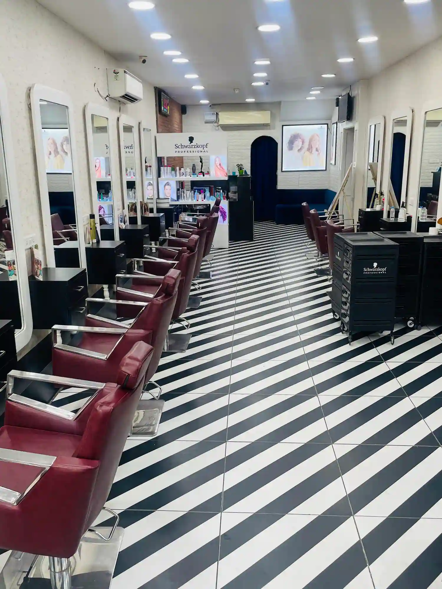 Glamazone Unisex Salon interior