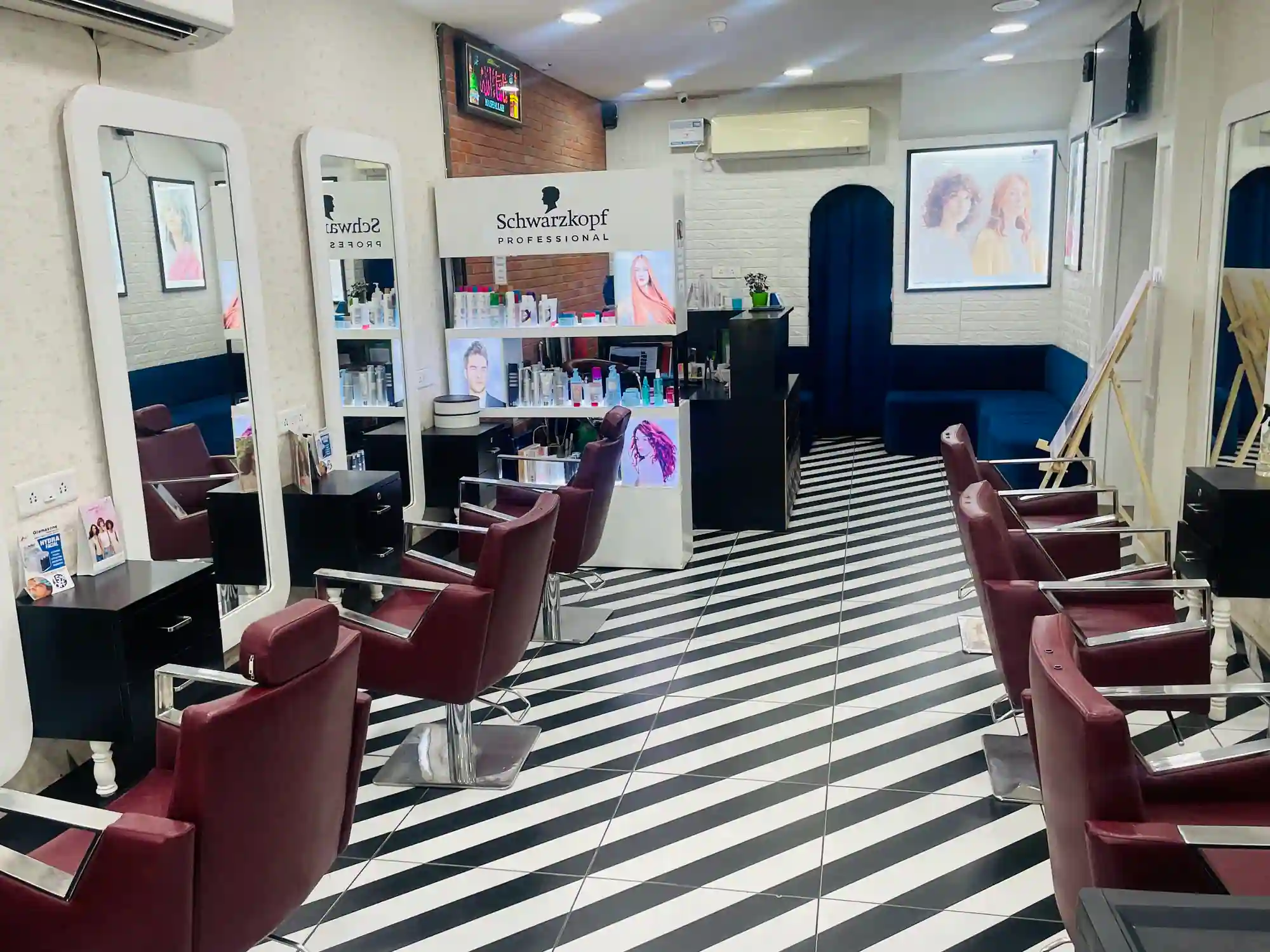 Glamazone Unisex Salon styling area